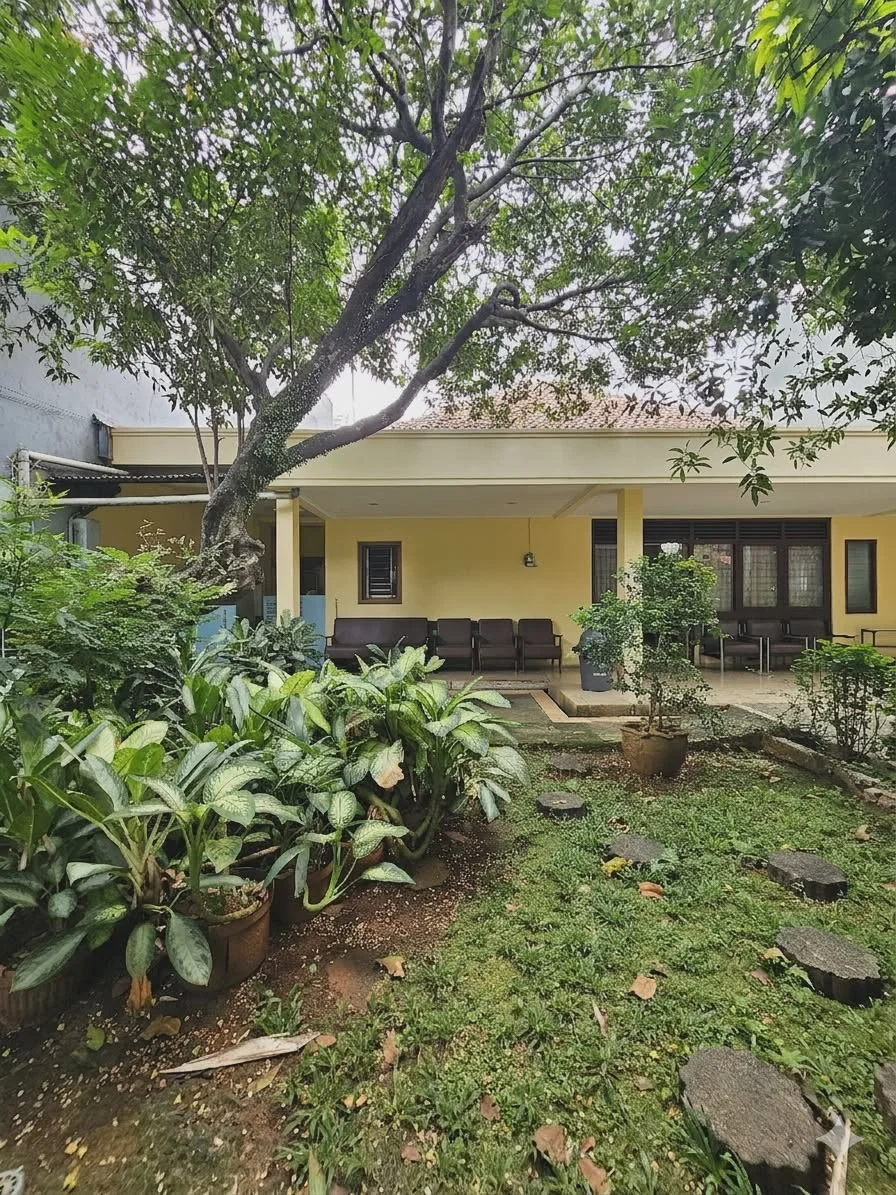 RUMAH LAMA HITUNG TANAH GAHARU LOKASI STRATEGIS CIPETE