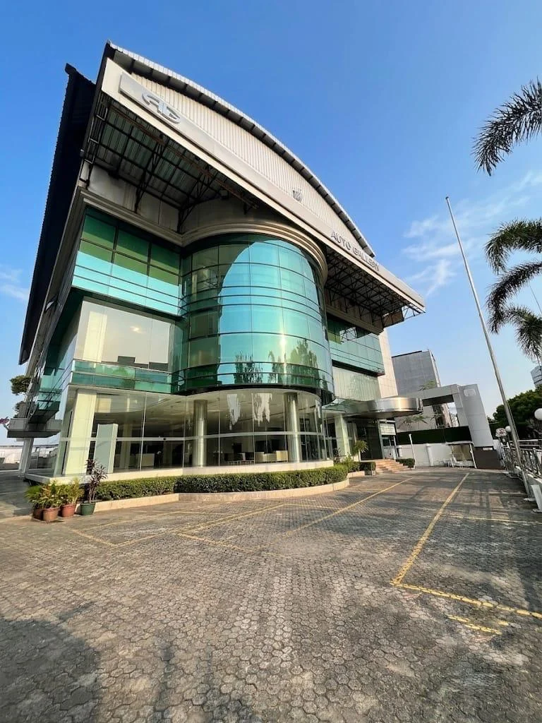 GEDUNG KOMERSIL SIAP PAKAI DENGAN PRIVATE LIFT DAN PARKIRAN LUAS