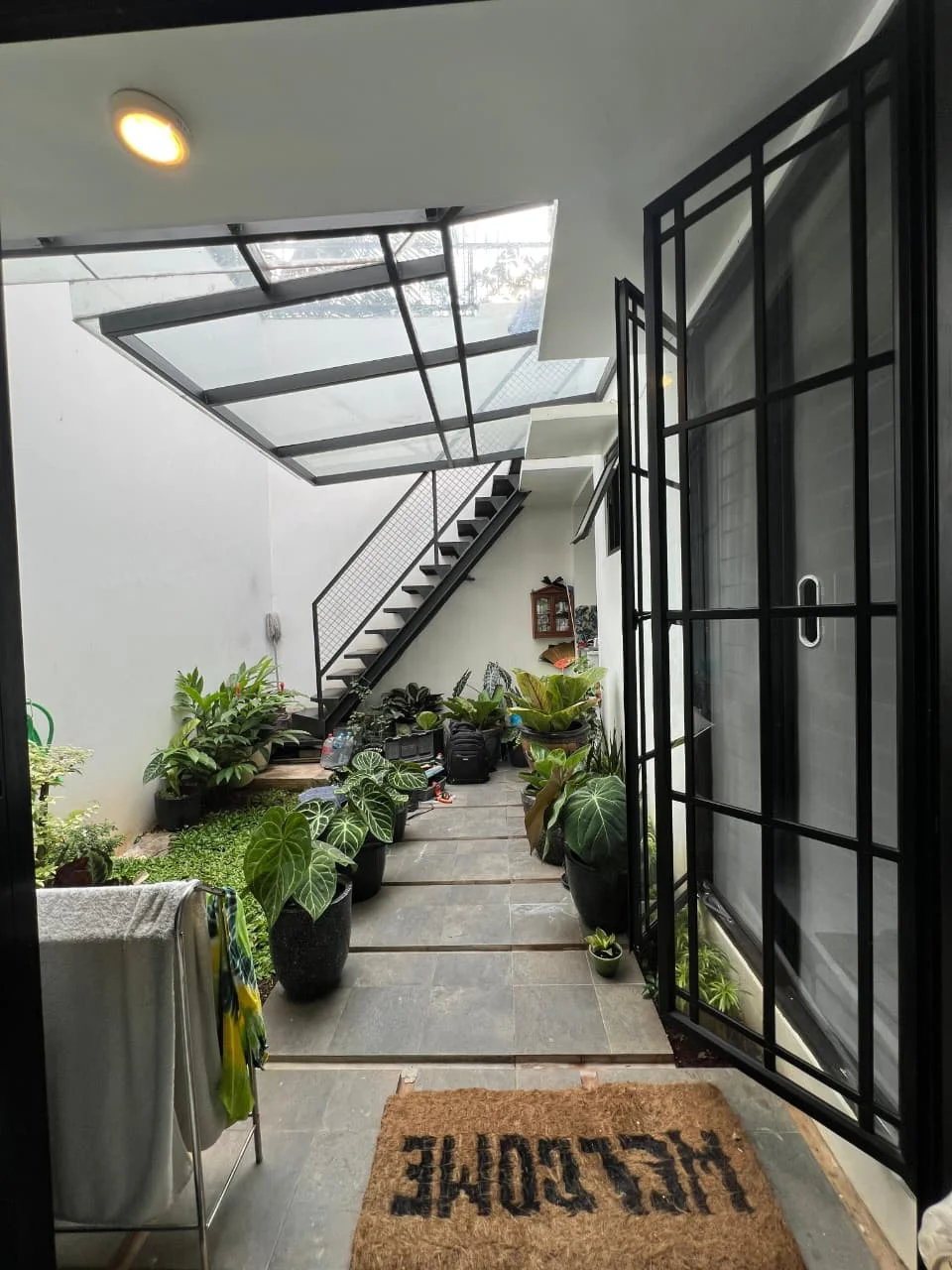 RUMAH CANTIK SIAP HUNI DEKAT KE PONDOK INDAH JAKARTA SELATAN
