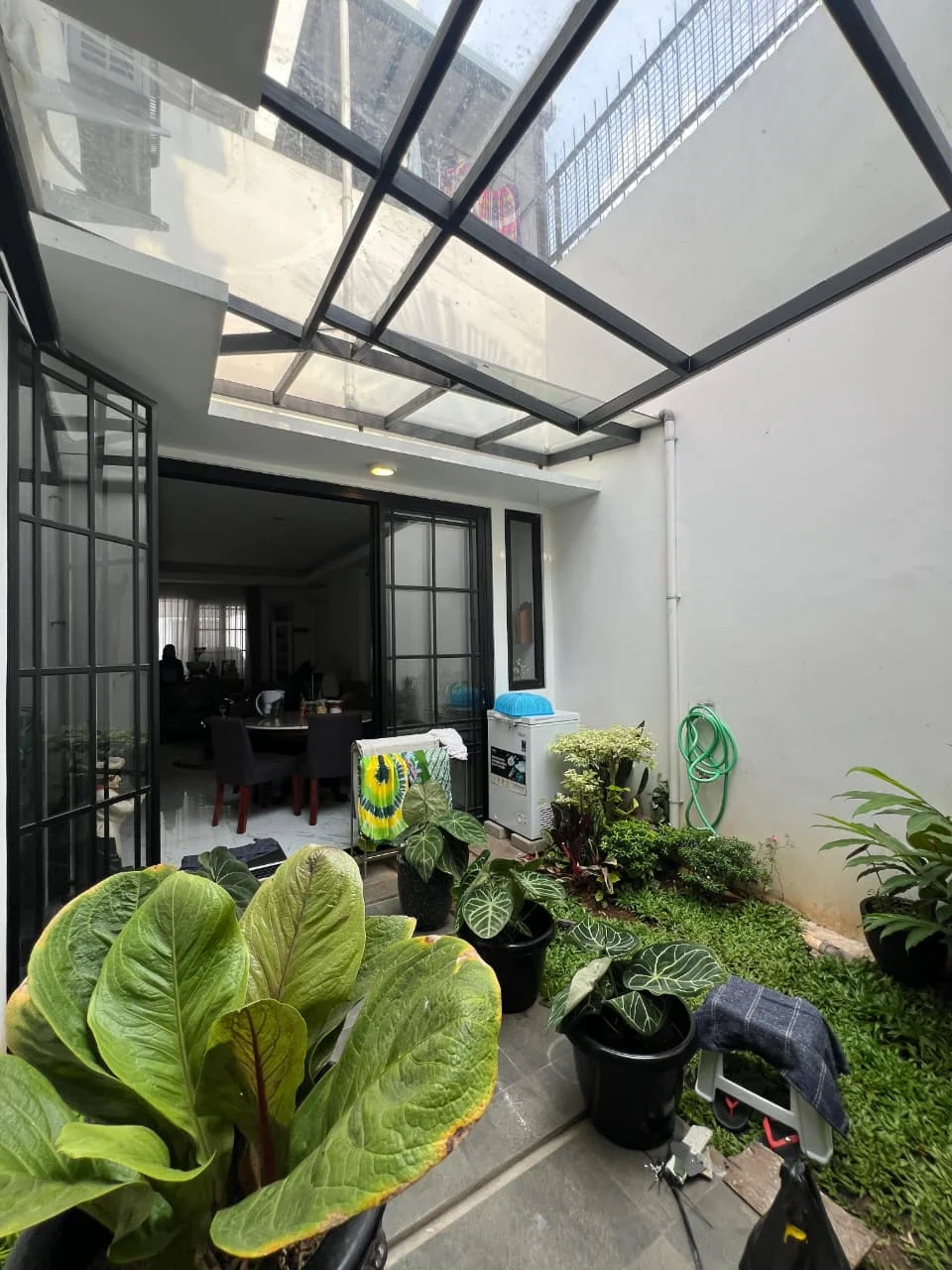 RUMAH CANTIK SIAP HUNI DEKAT KE PONDOK INDAH JAKARTA SELATAN