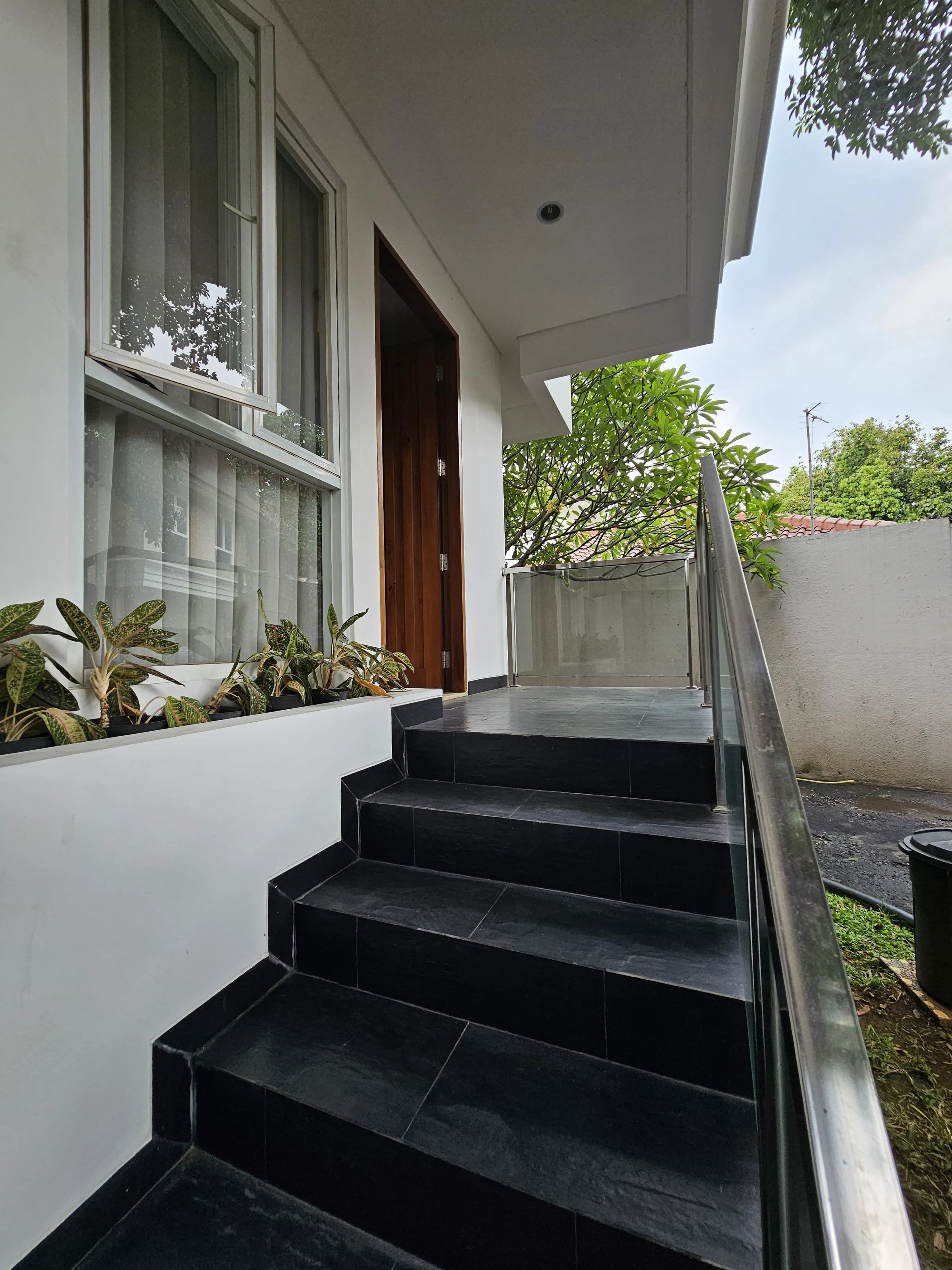 Rumah Siap Huni Dalam Townhouse Jatipadang Pasar Minggu Jakarta Selatan