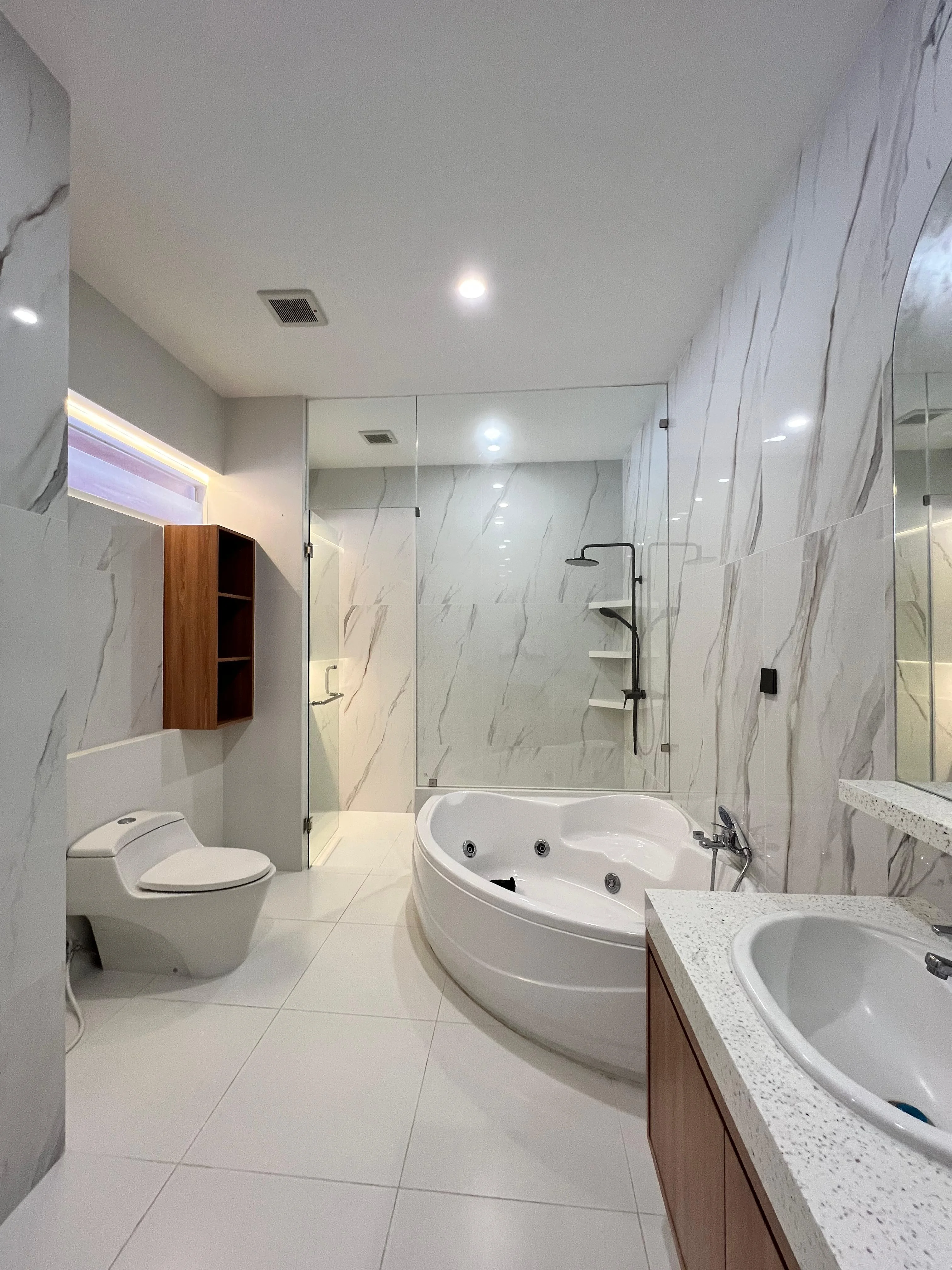 RUMAH SIAP HUNI HALAMAN LUAS KEMANG